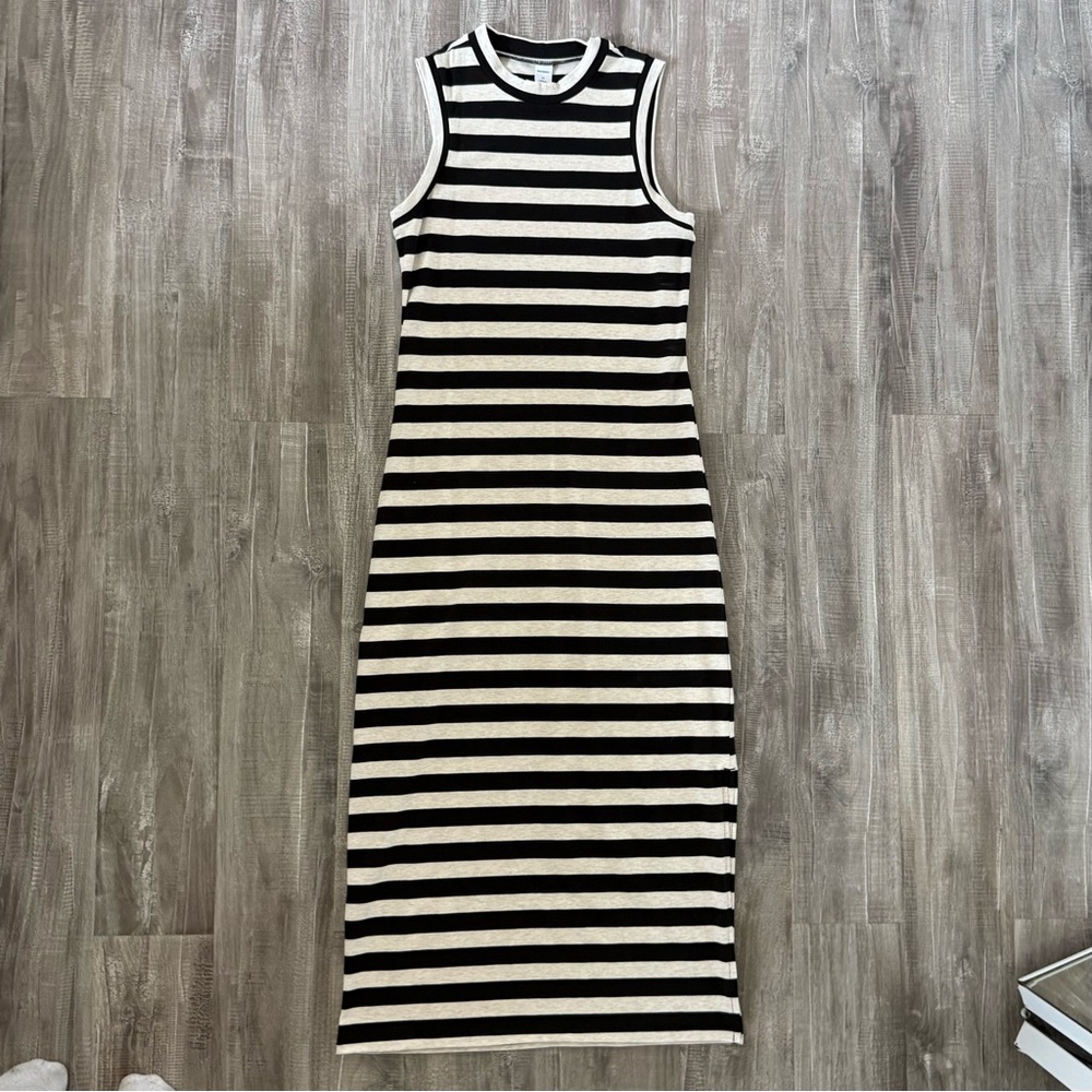 Old Navy Black and White Sleeveless Sheath Dress